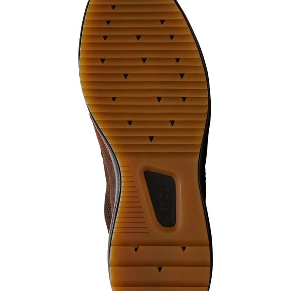 TOMS Men's Waterproof Distressed Leather Shoes - Picture 8 of 9